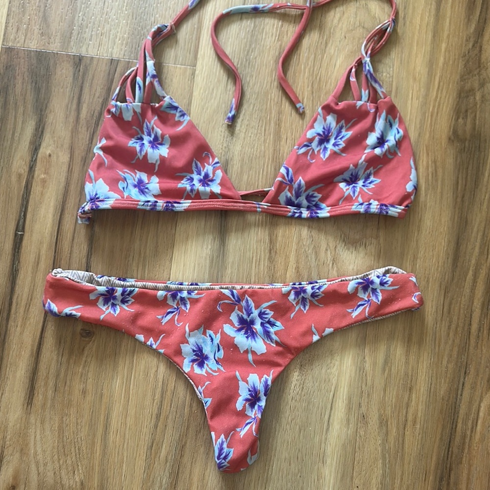 Vintage Aloha Santorini top and matching bottoms